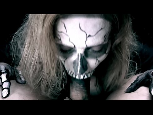 ❤️ Demon famke sûgje hoanne mei har swarte mûle en slikken cum. ️ Porno op fy.dickies-shop.ru ️❤