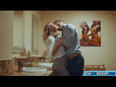 ❤️ As in busty blonde jo ferliedt yn in iepenbier toilet ️ Porno op fy.dickies-shop.ru ️❤